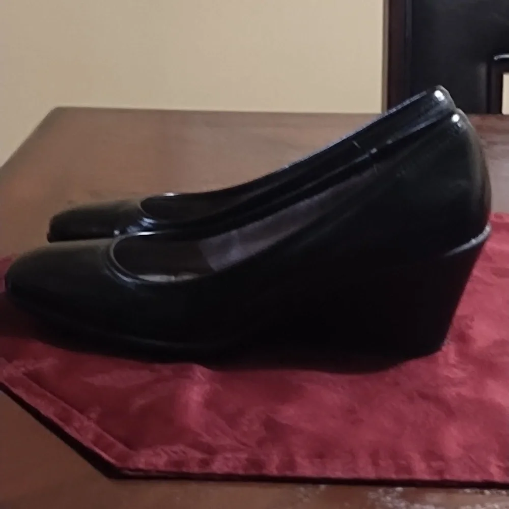 LIFE STRIDE WOMEN SHOES VINTAGE.